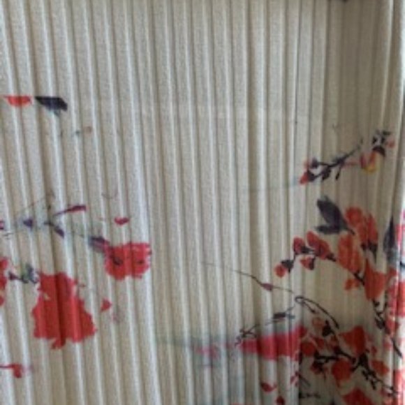 Long Gray ribbed maxi skirt with flowers - Picture 2 of 3